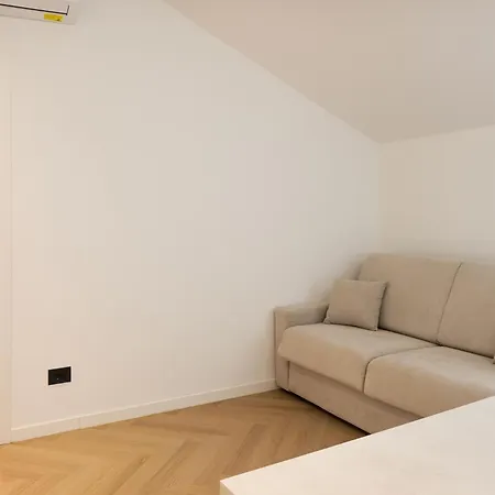 Exclusive Violet - Center - Station Apartment *