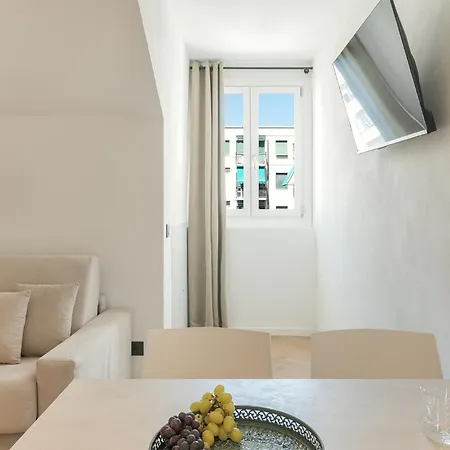 Exclusive Violet - Center - Station * Como