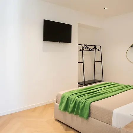 Exclusive Violet - Center - Station Apartment